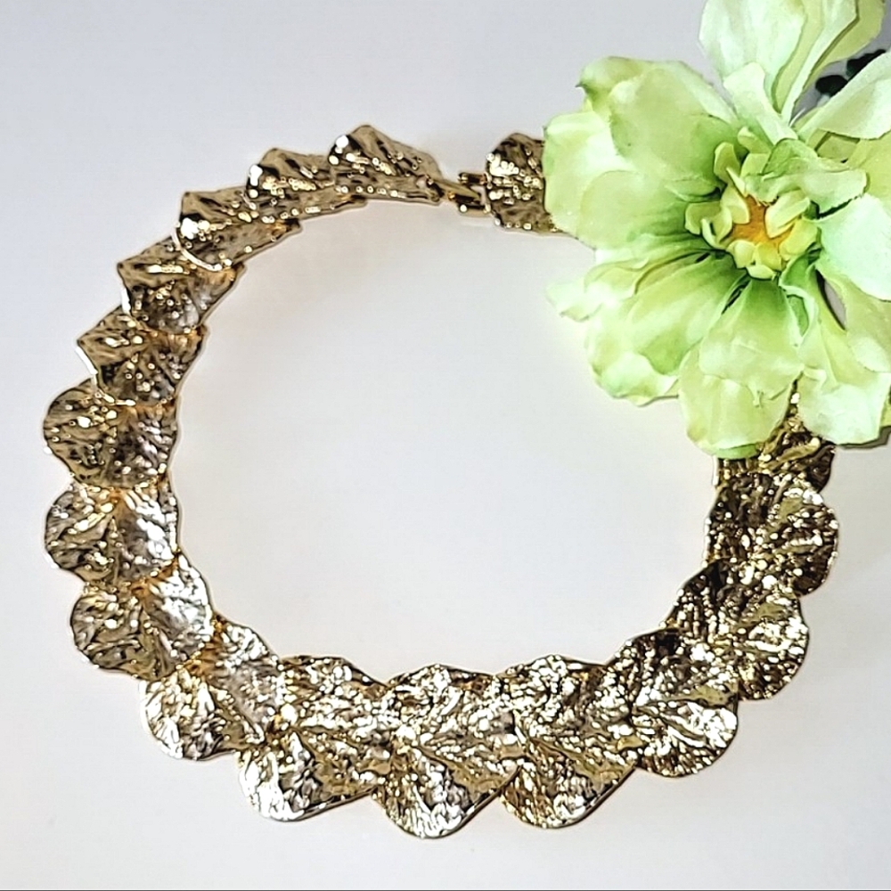 TEXTURED GOLDTONE LAYERED LINK CHOKER NECKLACE - 15 1/2" LONG